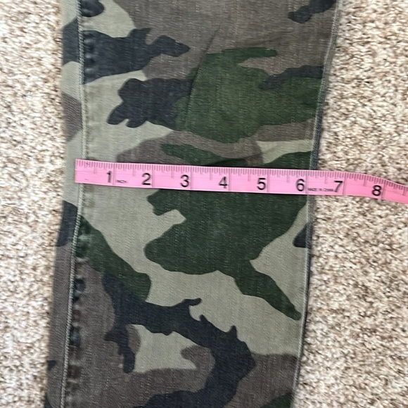 ELIZABETH & JAMES Ozzy Camo Skinny Jeans {C31} - Picture 8 of 11